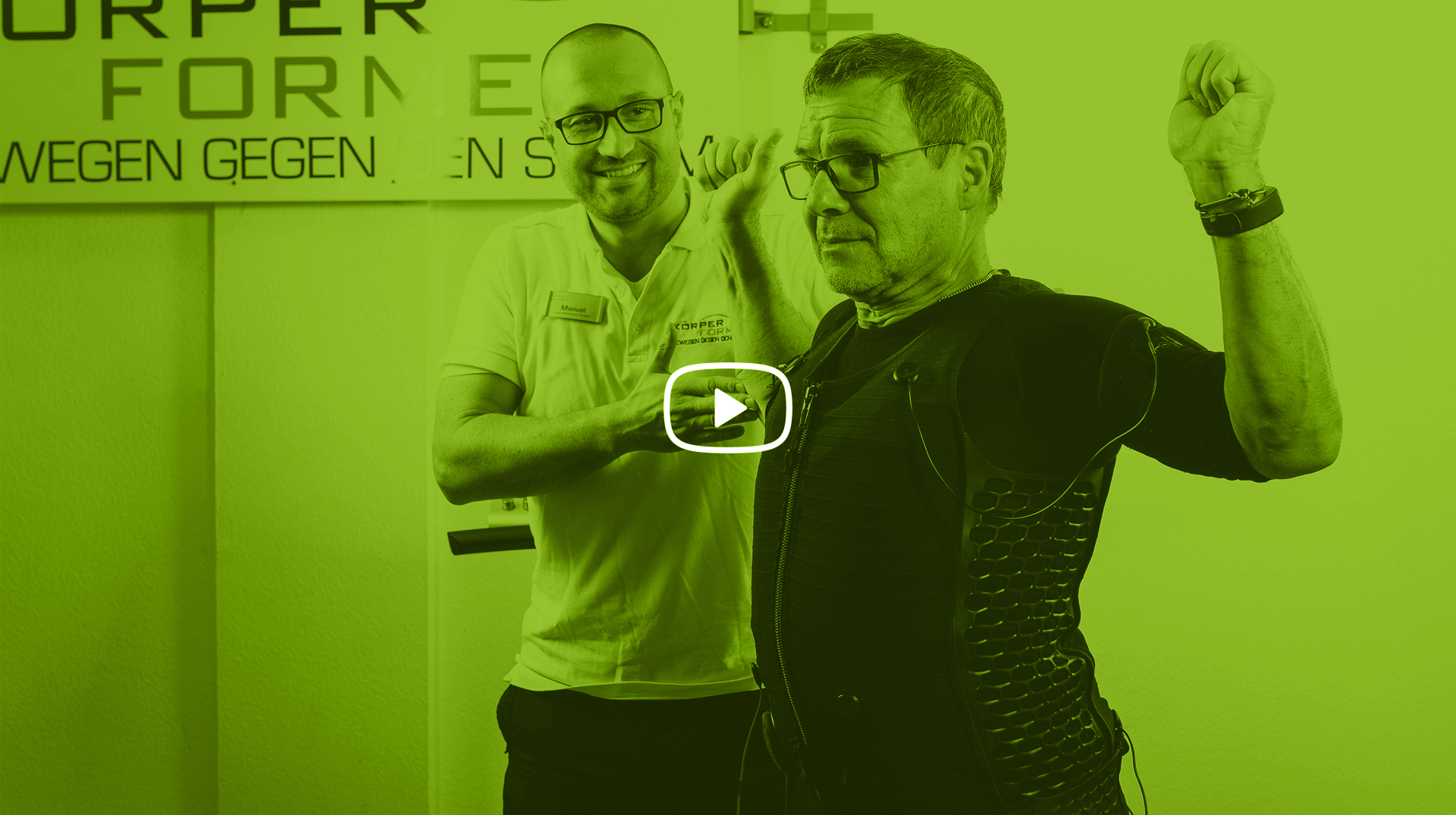 Video Thumbnail - Trainer und Kunde am EMS Gerät während des Trainings